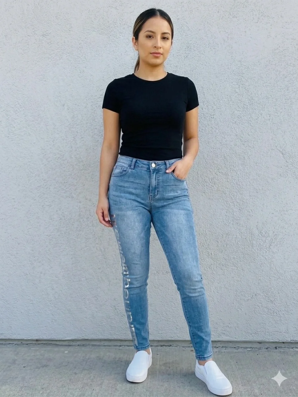 BEBÉ  Skinny Jeans in Faded Blue Stretch. Size 29